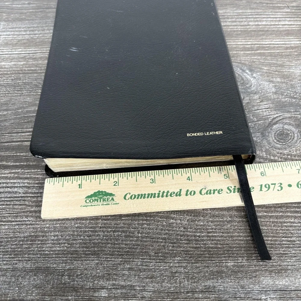 Holy Bible NKJV New King James Version Bonded Leather Black Nelson Thinline